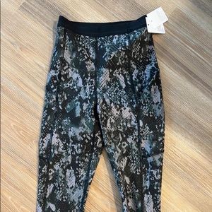 NWT Lululemon High Rise Paddle Crop Sz2